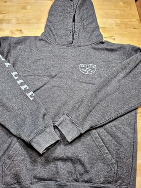 Salt Life Graphic Pullover Hoodie in Gray Size Large